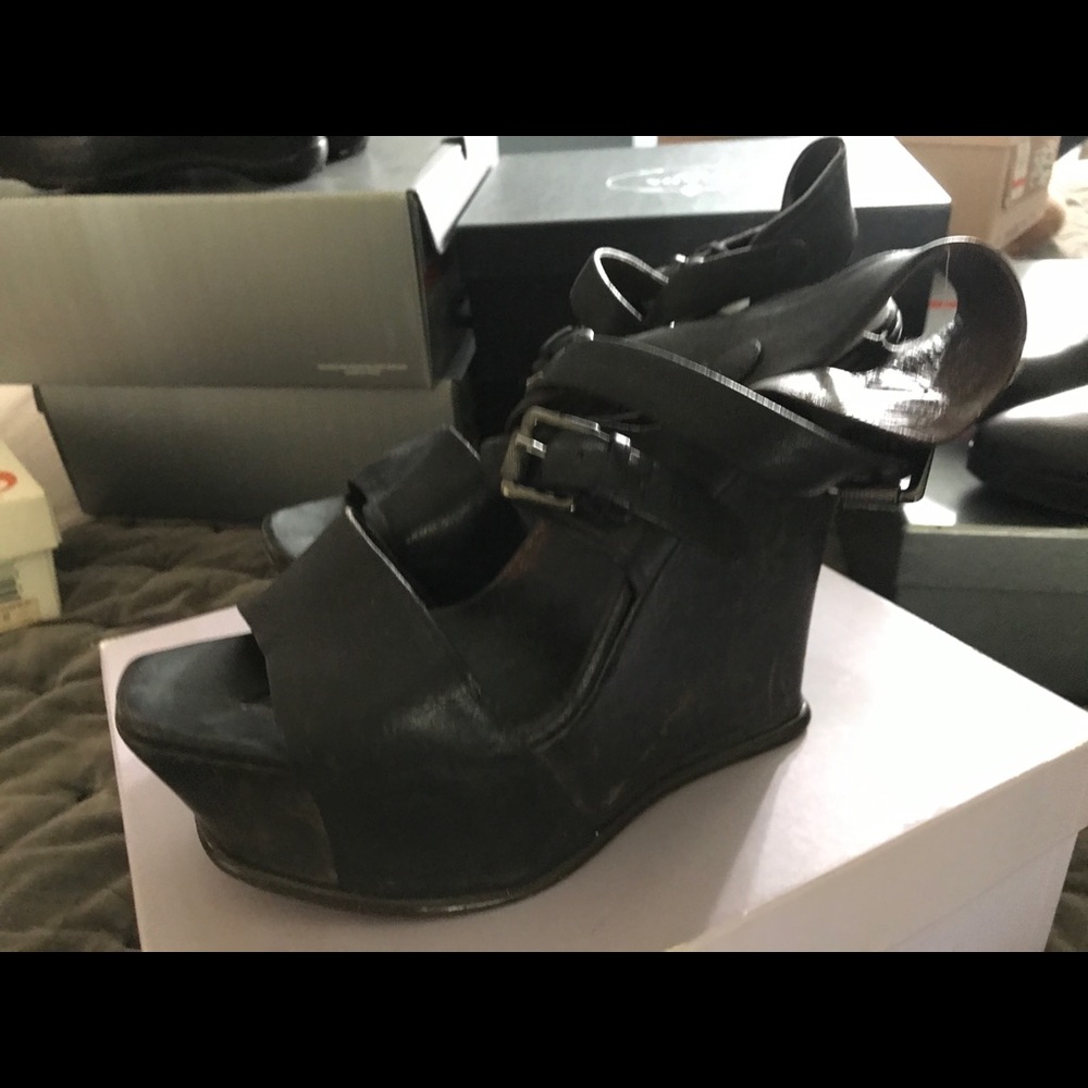 Vera Wang High Wedge